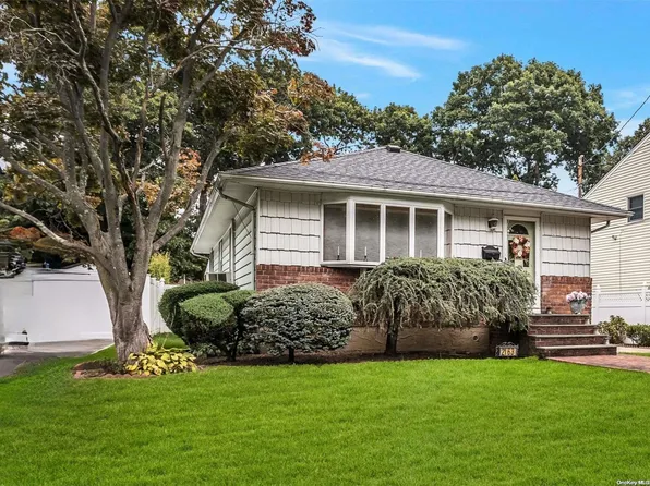 2163 Decker Avenue, Merrick, NY 11566