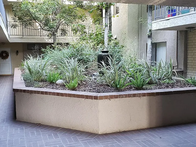 1636 S Barrington Ave #305 — Photo 14
