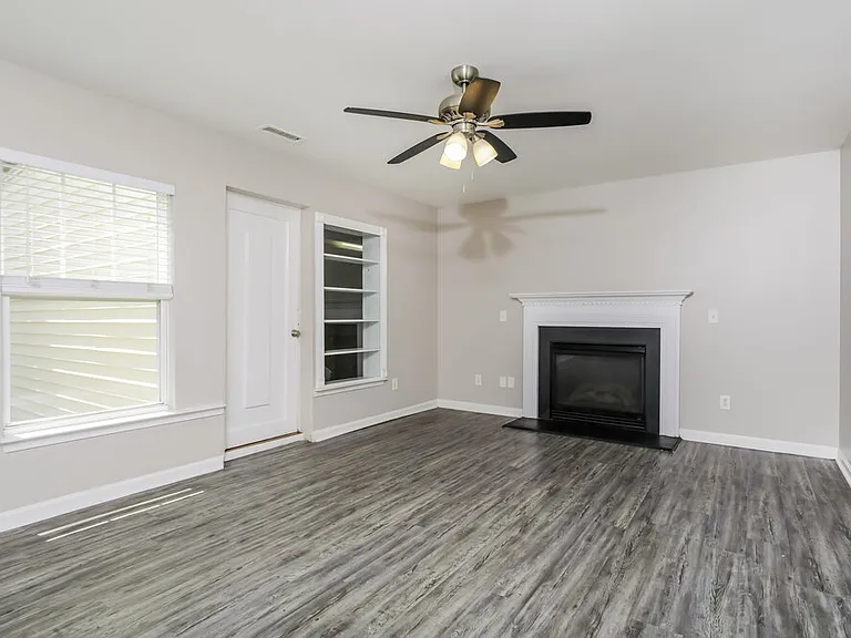 1650 Southcross St — Photo 5