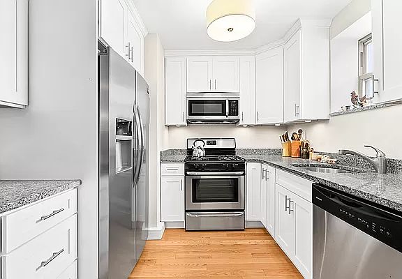 2nd image of 5700 Arlington Ave APT 21X