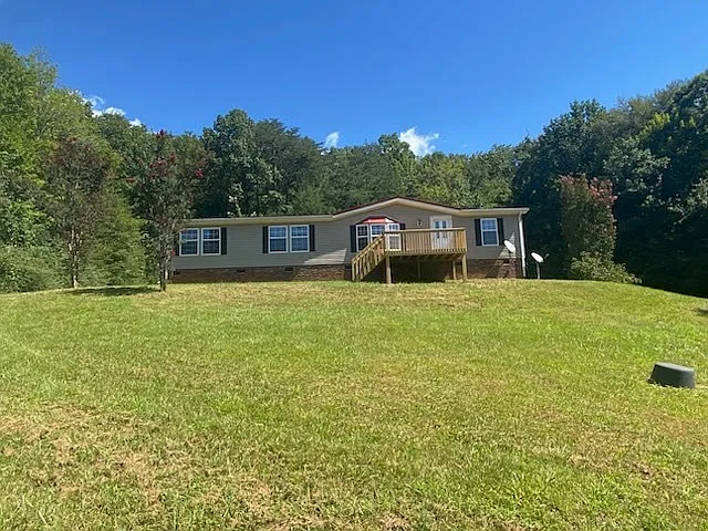 3 bed, 2.0 bath, 2416 sqft, $1,400 — Photo 3