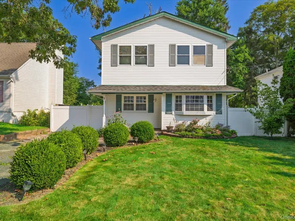 9 Robinson Drive, Shirley, NY 11967