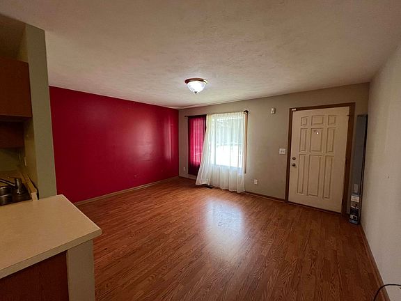 4th image of 1421 Elm St