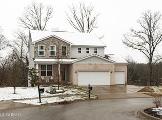 16800 Green Crest Ln, Louisville, KY 40245