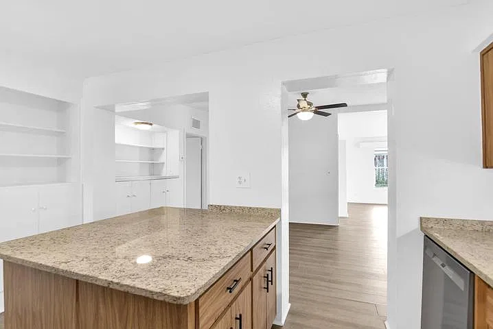 3 bed, 1694 sqft, $3,395 — Photo 4