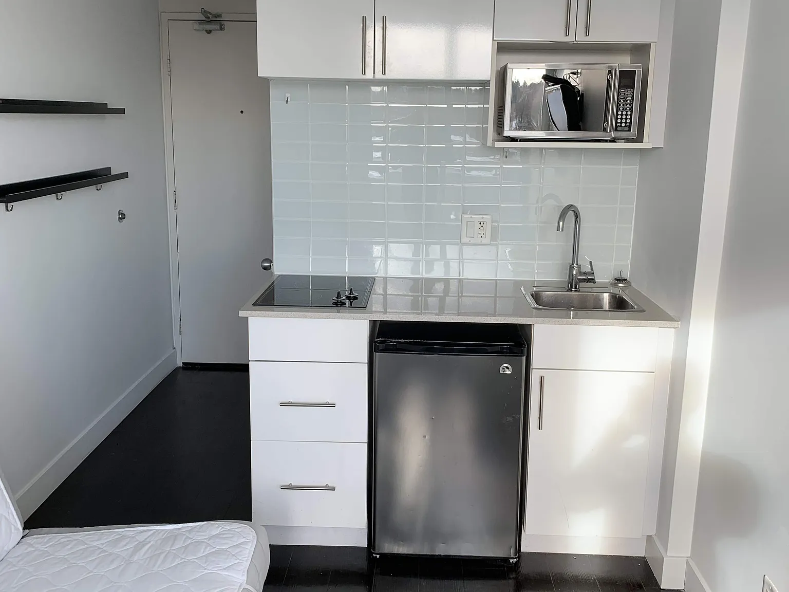 APT Living — Photo 1