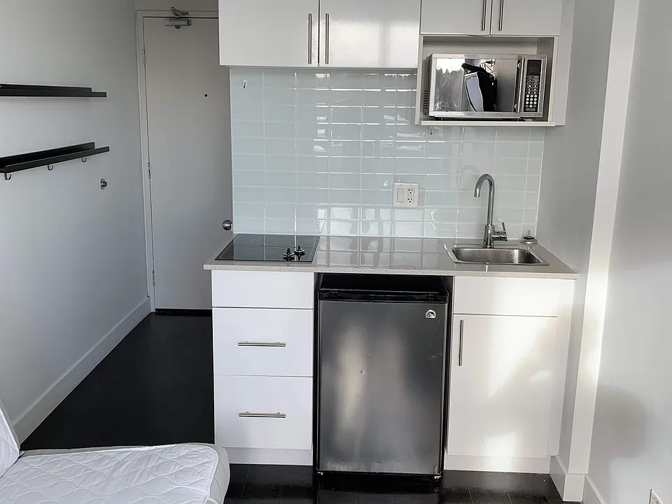 1125 W 12th Ave