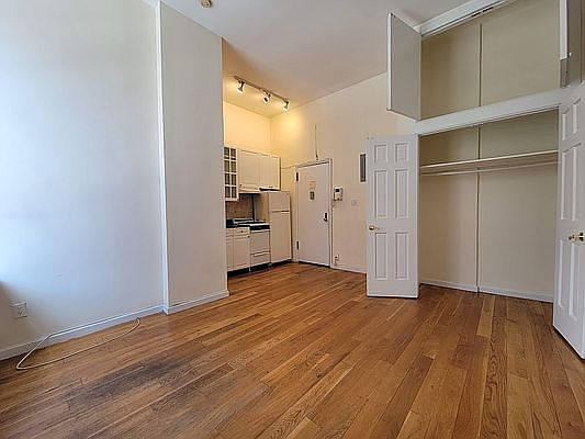 3rd image of 49 Park Ave #2X