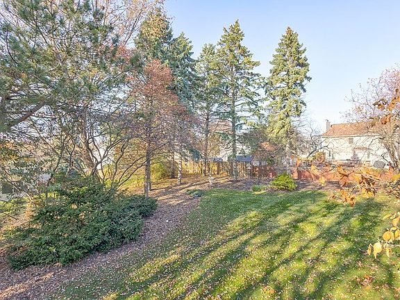 4th image of 3568 Norfolk Close