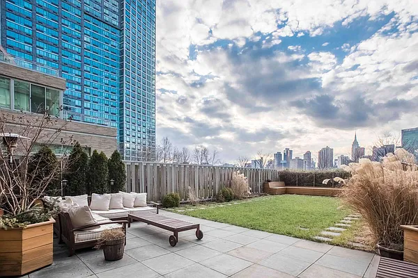 Sold by Nest Seekers International | media 26