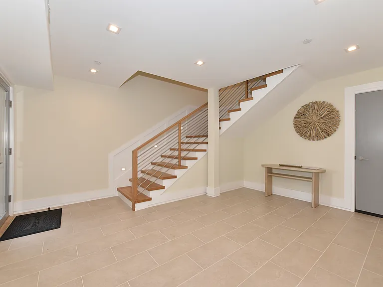 451 Dune Rd — Photo 38