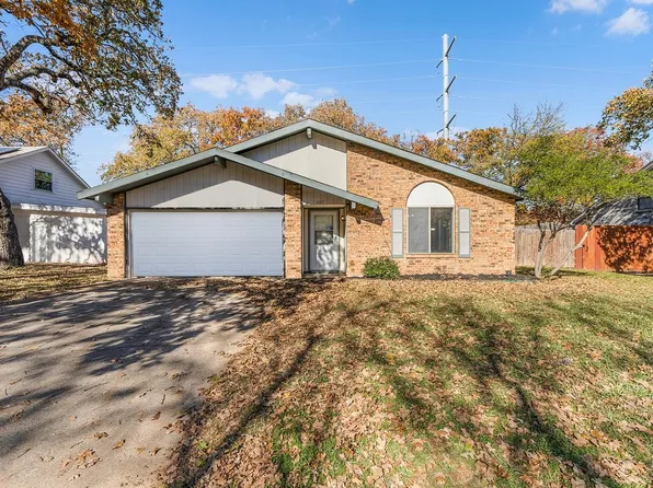 3017 White Oak Ln, Bedford, TX 76021