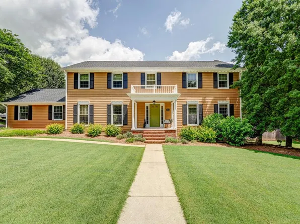 2405 Shannon Dr, Dalton, GA 30720