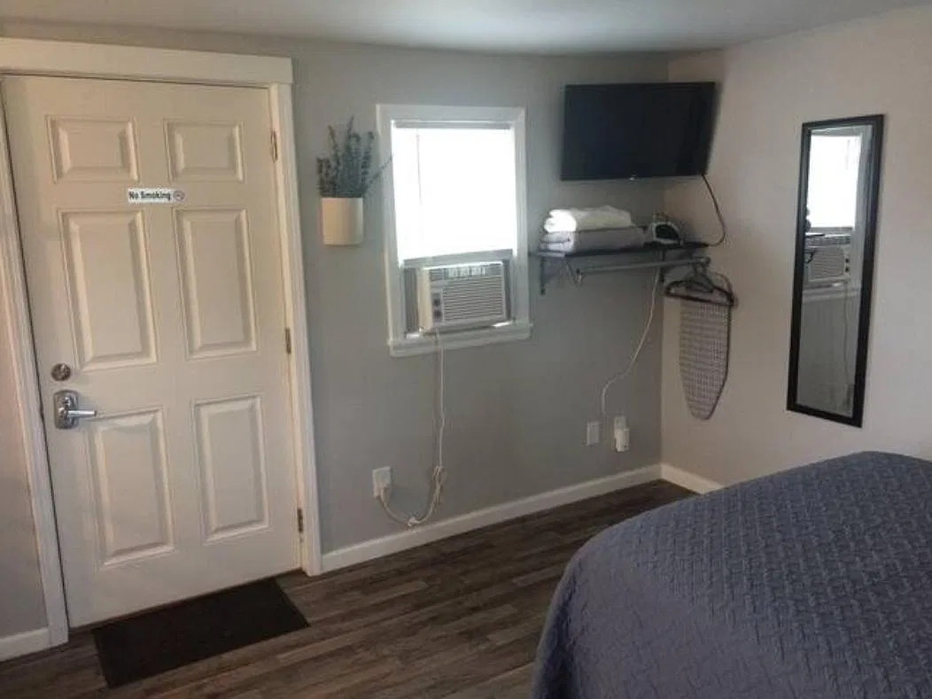 Studio, 200 sqft, $795 — Photo 4