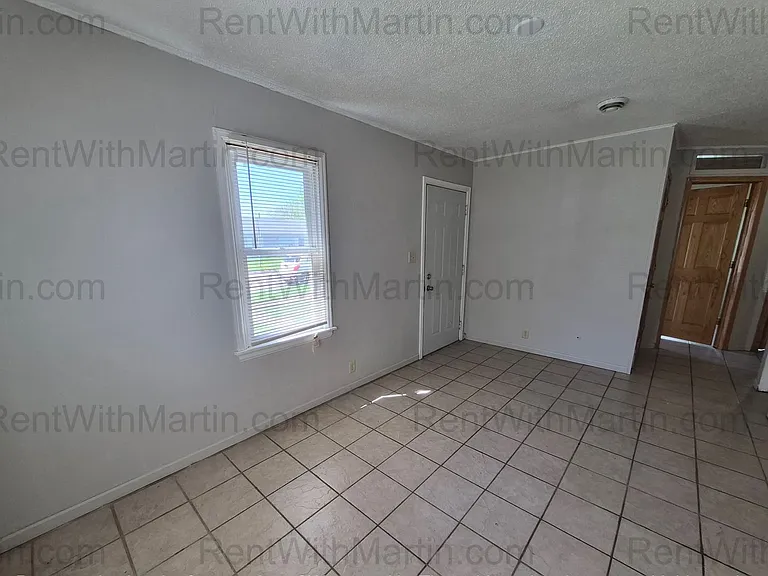 1132 Ackermant St — Photo 3