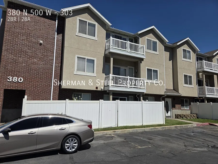 Modern Top-Floor Condo in the Heart of Bountiful!! — Photo 2