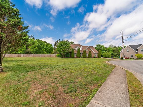 3rd image of 157 Lakepointe Rd
