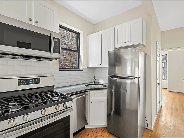 507 E 87th St #116 — Photo 4