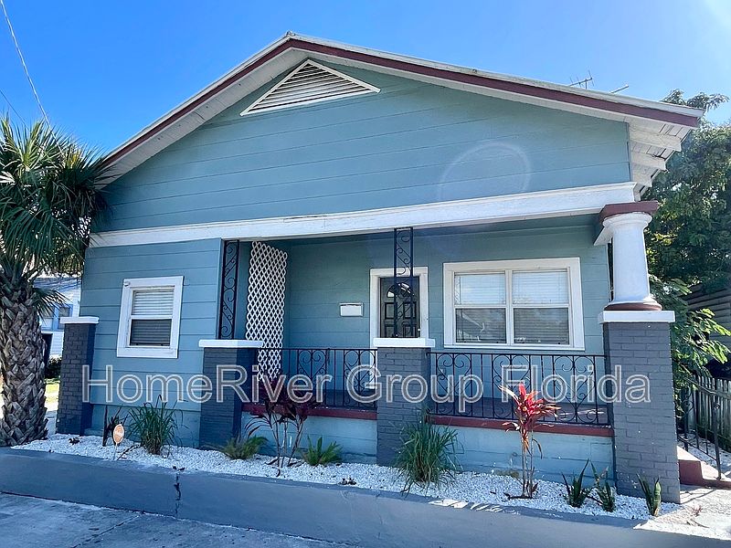 1st image of 921 E 15th Ave