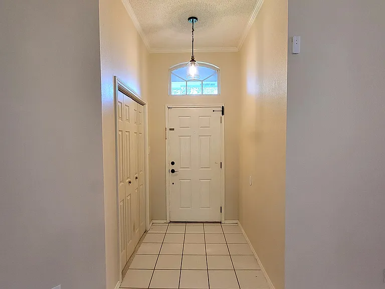 2704 Amherst Ave — Photo 4