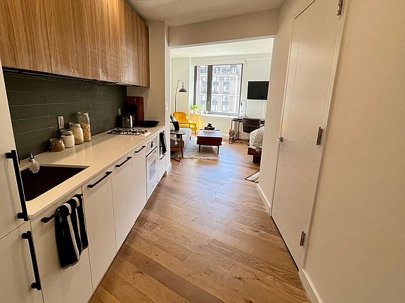 5th image of 445 W 35th St APT 2K
