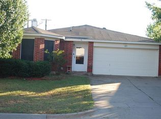 425 Blueberry Hill Ln, Mansfield, TX 76063