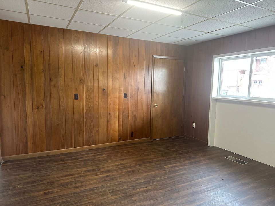 1st image of 418 W Wood St