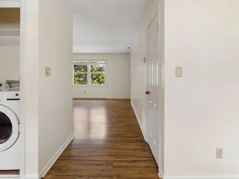 35 Hamburg Dr — Photo 11