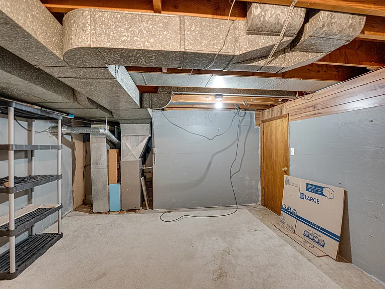 1221 N Webster St — Photo 16