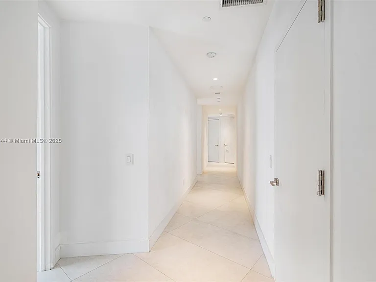 18555 Collins Ave #5001 — Photo 19