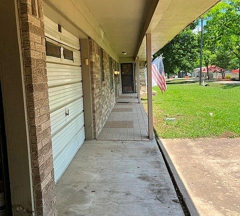 2nd image of 304 Sunset St
