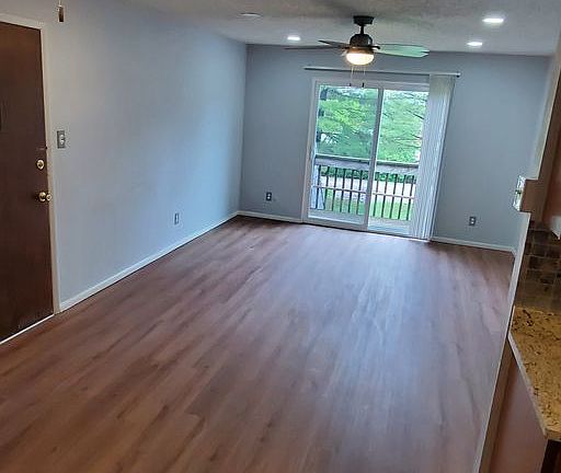 5th image of 9814 Greenery Ct #E