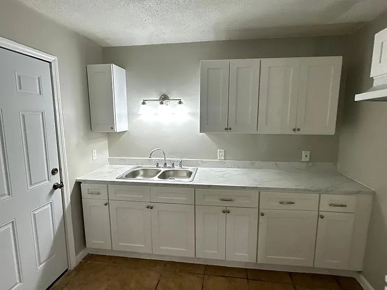 2851 Sophia St — Photo 51