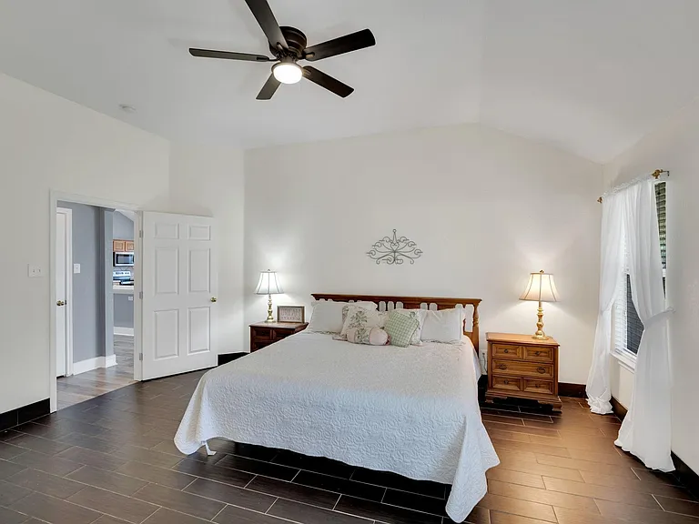 6516 Fairglen Dr — Photo 17