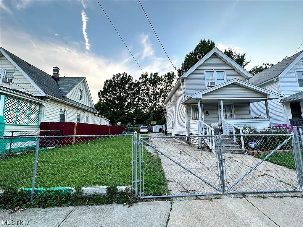 2048 W 105th St photo 1