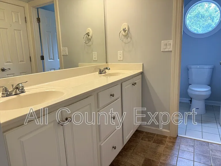 871 Lenox Ct NE — Photo 29