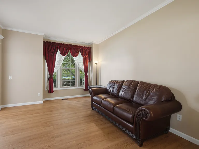 44525 Fenwick Dr — Photo 11