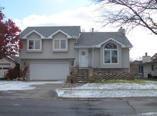 633 Lakeshore Dr, Lincoln, NE 68528