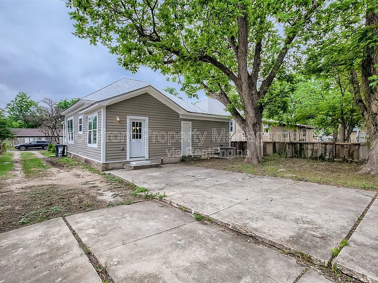 517 Hicks Ave — Photo 3