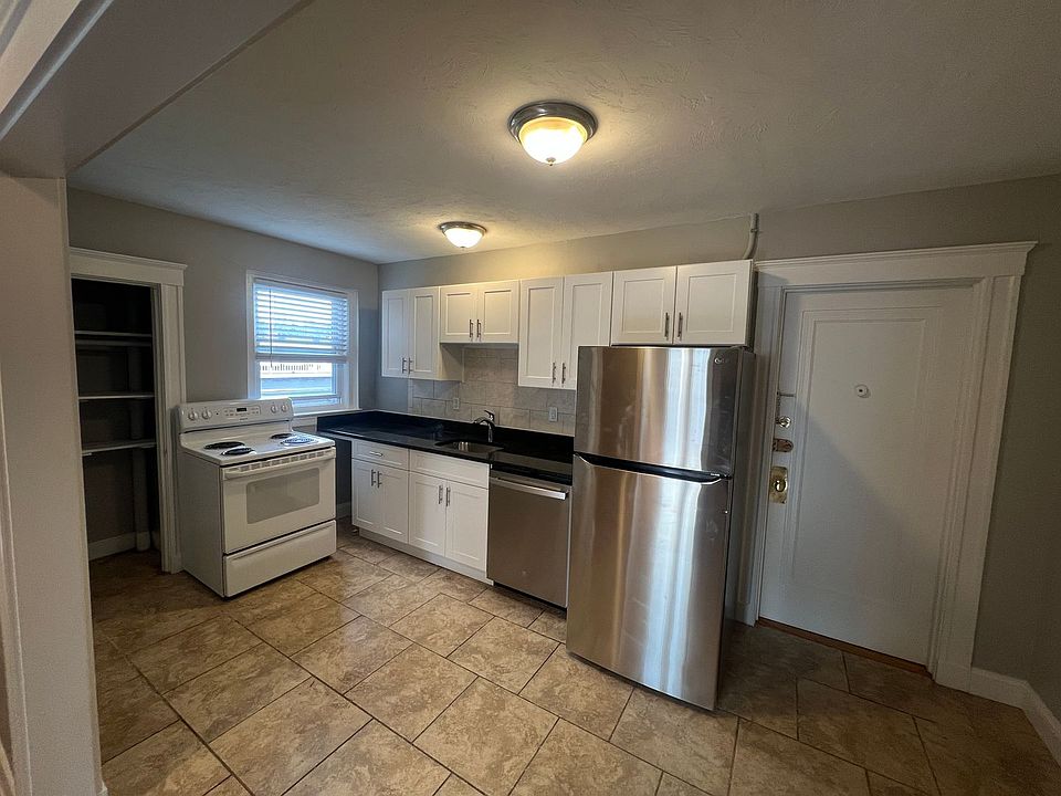 1st image of 115 Lowell St #8