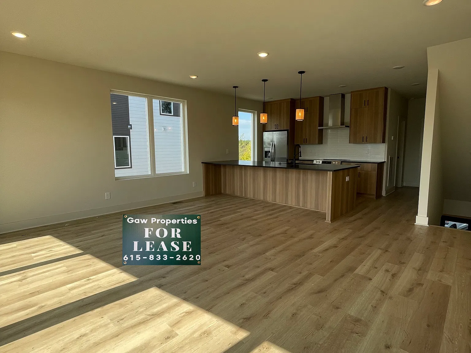 4 bed, 2200 sqft, $2,799 — Photo 4