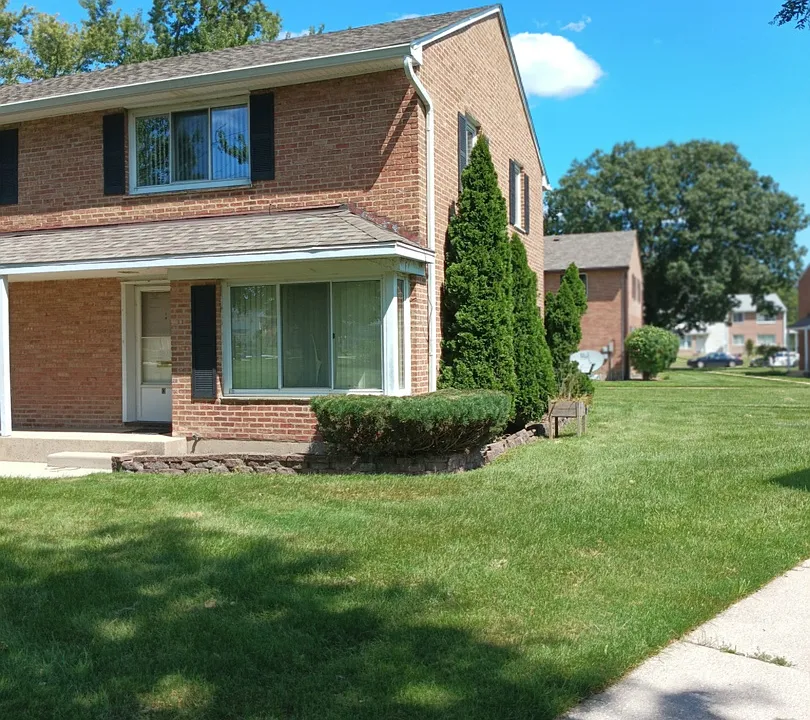 13 Hemlock St #13