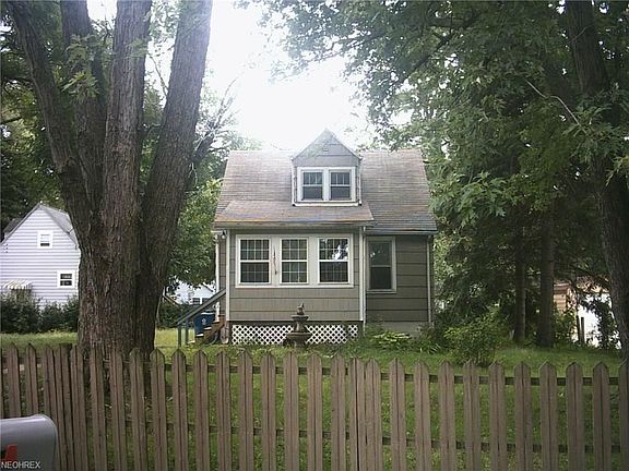 2nd image of 624 Cove Blvd