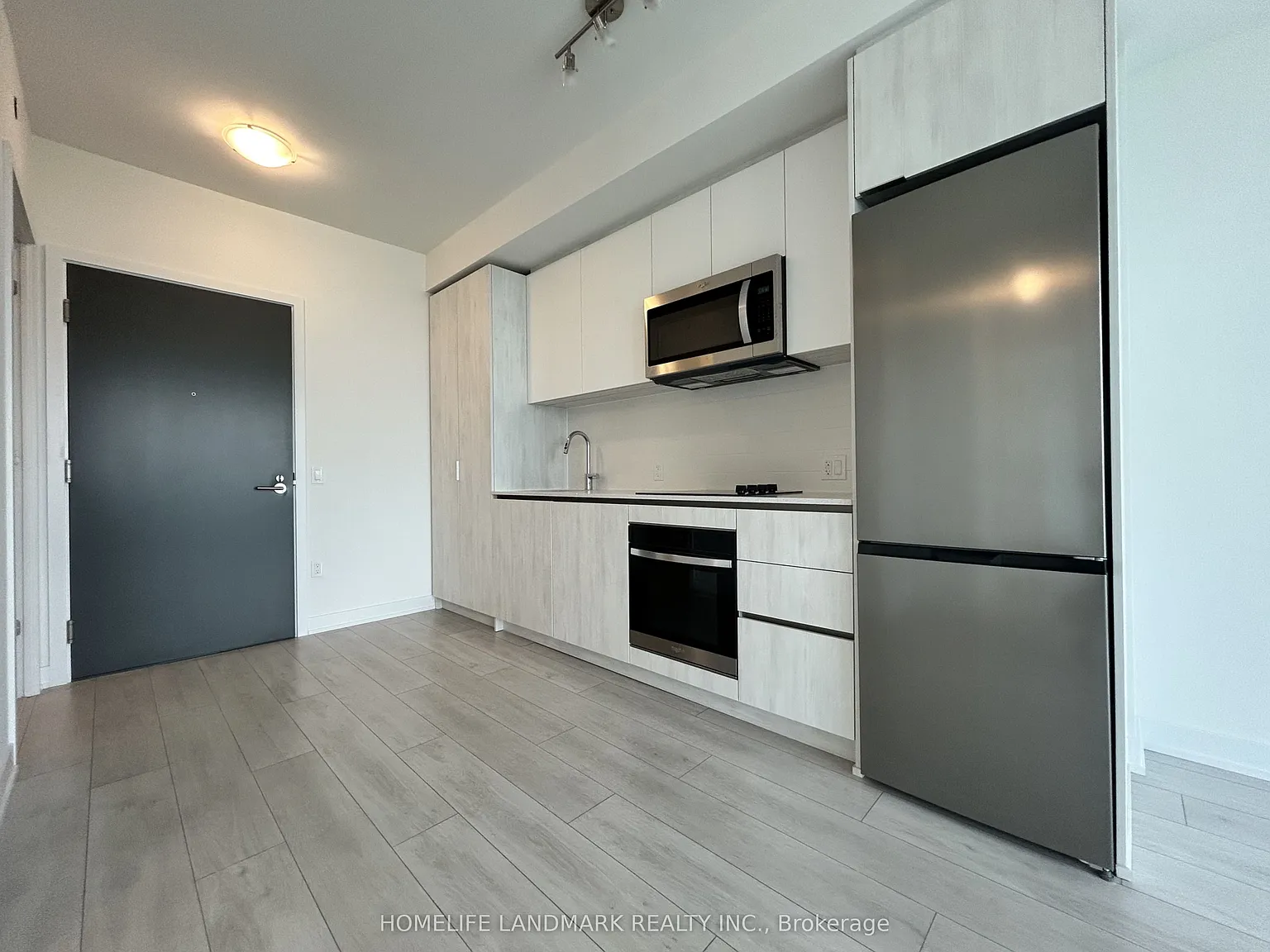 Plaza on Yonge Condos — Photo 4