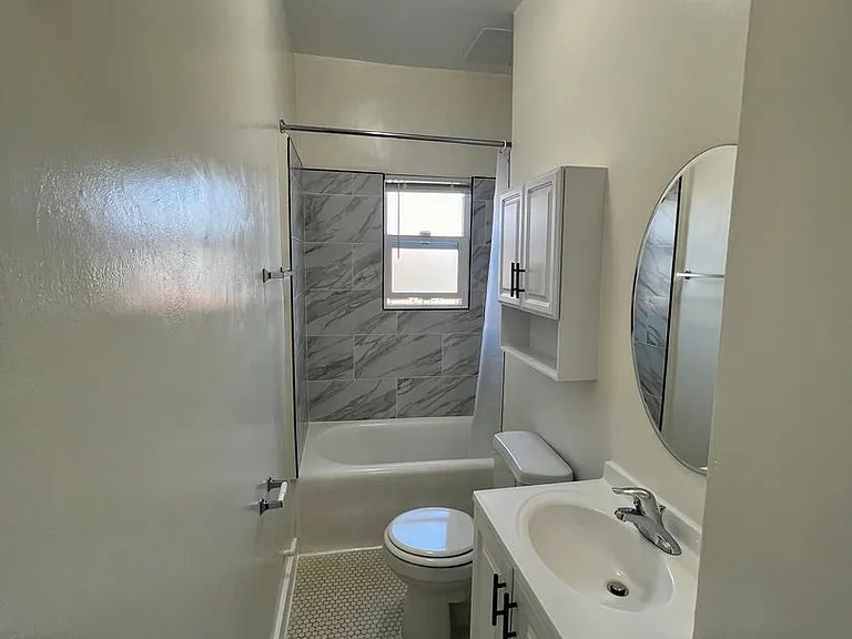 Harvard Apartments / 1626 Harvard — Photo 18