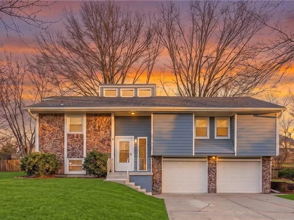 3502 NW Lake Dr, Lees Summit, MO 64064