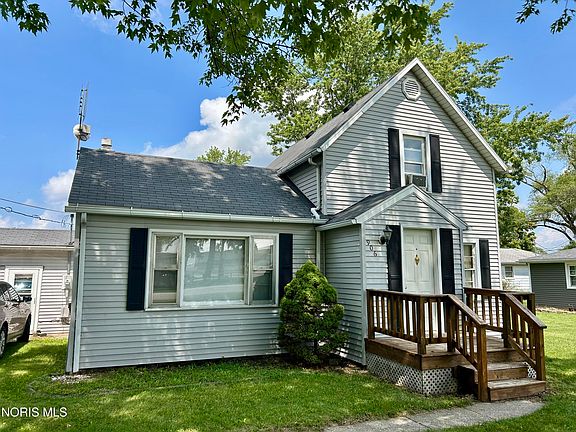 3rd image of 906 W Wayne St