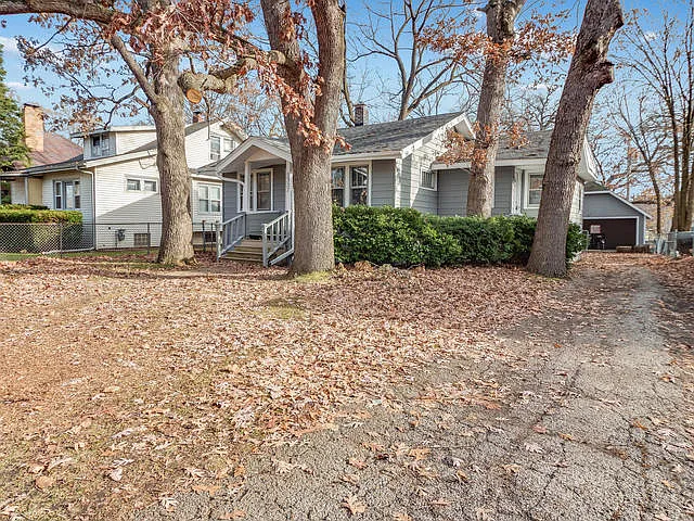 1327 Hickory St photo 1