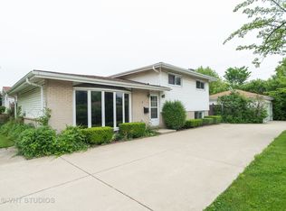 1 Stacy Ct, Glenview, IL 60025