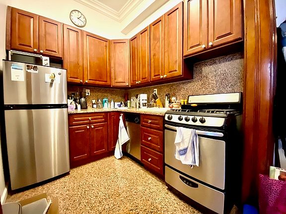 3rd image of 221 W 78th St APT 2F